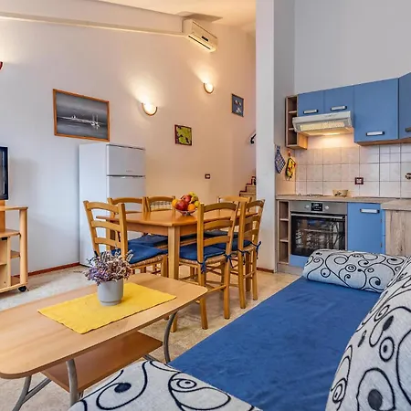 Stunning In With Kitchen